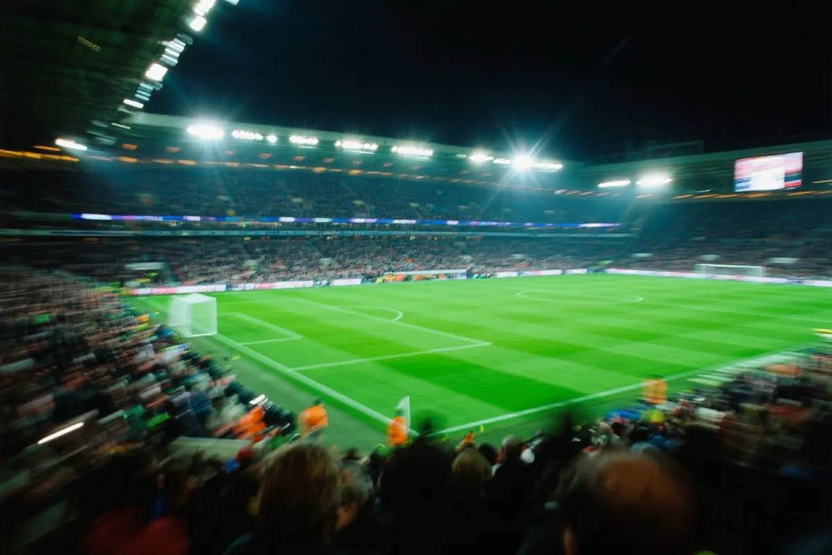 足球赛场氛围图